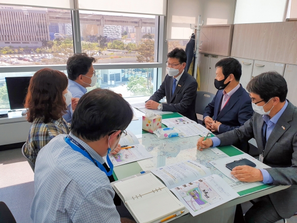지난 3일 국토교통부를 방문해 엄정희 건축정책관과 관계 부서장들을 잇따라 만난 김정섭 시장