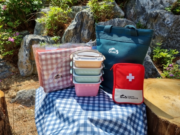 피크닉 매트, 소프트 구급함, 아이스 쿨러백 세트 등 소정의 홍보기념품