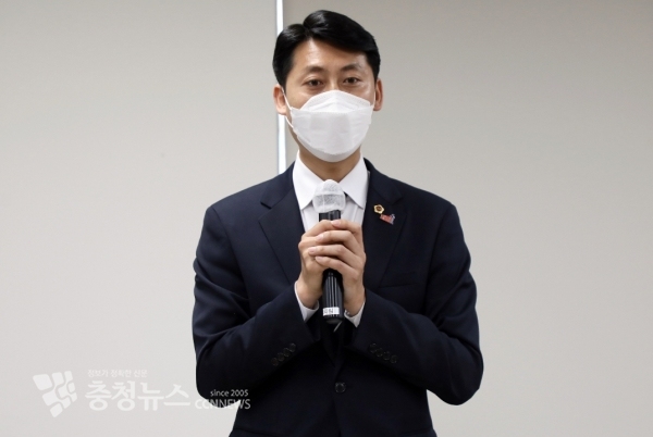 환영사 하는 이태환 의장