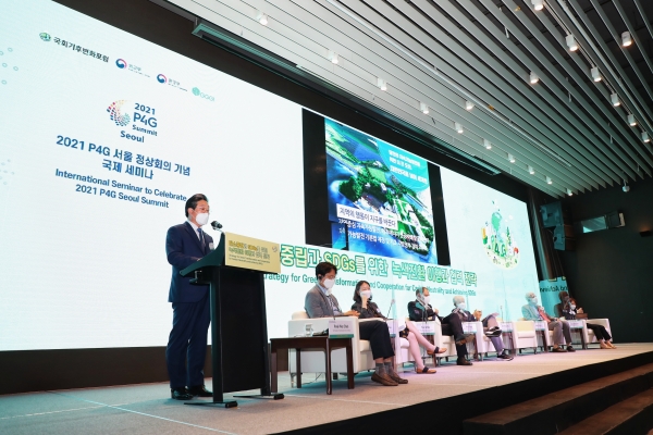 김홍장 시장, 지속가능한 사회 위한 민관협력 확대강화 방안 발표 모습