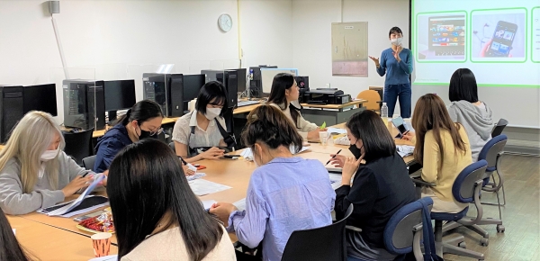 지난 19일 배재대 대학혁신지원사업단 학생 모니터링 콘텐츠 제작능력 향상 워크숍에 참여한 학생들이 저작권·콘텐츠 제작 교육을 받고 있다.