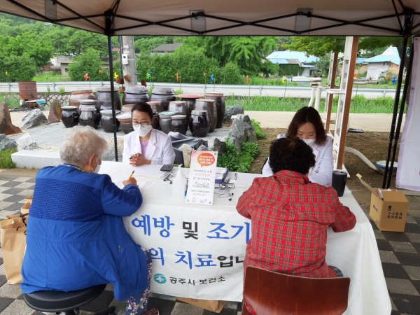 치매안심마을 관련 치매검사 실시 모습
