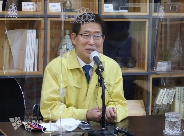 양승조 충남도지사가 20일 도청 기자간담회에서 "양승조가 누구인지 알리는 것이 전략"이라고 말했다.