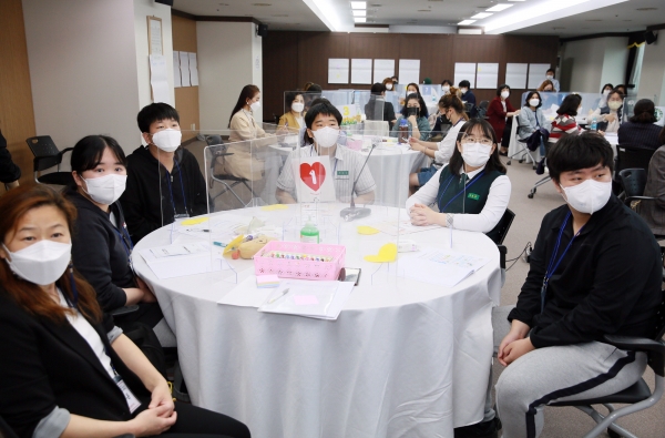 21일 청사 장태산실에서 ‘서구 행복이음 마을교육공동체가 나아갈 방향’이라는 주제로 ‘마을교육공동체 공감토론’ 원탁회의를 개최했다.