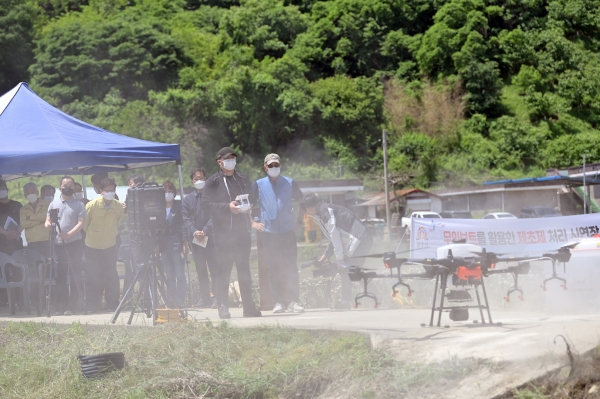농업용 드론활용 벼 직파 시연회 모습