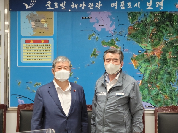 보령시 방문 모습/ 사진 좌측 대전상의 정태희 회장, 우측 보령시 김동일 시장