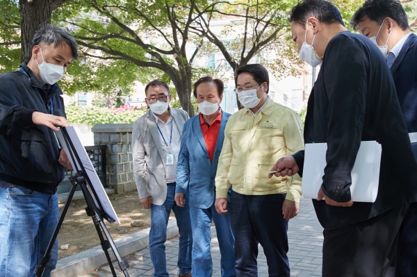 오세현 시장 온천9통 안심마을 조성사업 현장 방문 모습