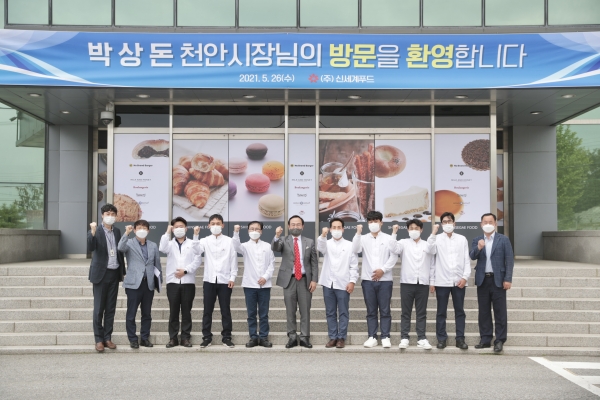 신세계푸드 천안공장 방문 기업체 격려 및 의견 청취에 나선 박상돈 시장