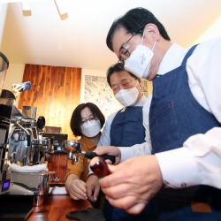 저소득층 청년 창업 카페 ‘카페오름’ 개소