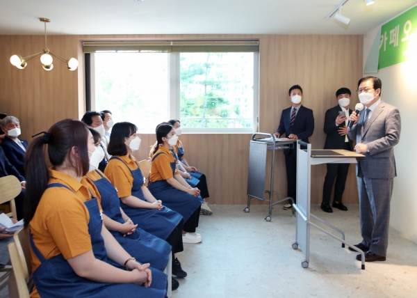 저소득층 청년 창업 카페 ‘카페오름’ 개소식 개최 모습