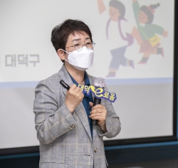 박정현 대덕구청장이 26일 구청에서 초등학교 운영위원들과 어린이 용돈수당 정책간담회를 가졌다