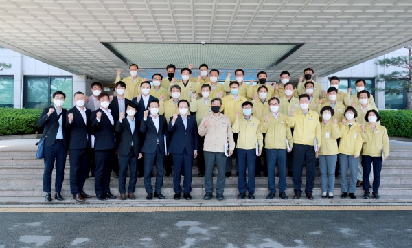 28일 군청 중회의실에서 가세로 군수 및 성일종 국회의원을 비롯, 부군수와 부서장 등이 모인 가운데 ‘성일종 국회의원 초청 2021년 주요 군정현황 설명회’를 개최했다