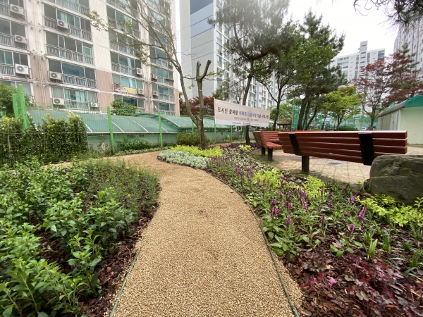 아파트 다층식재가 조성된 사진