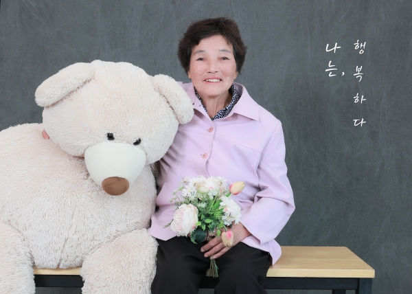군내 노인들과 함께 ‘추억 속으로 사진 촬영’ 행사
