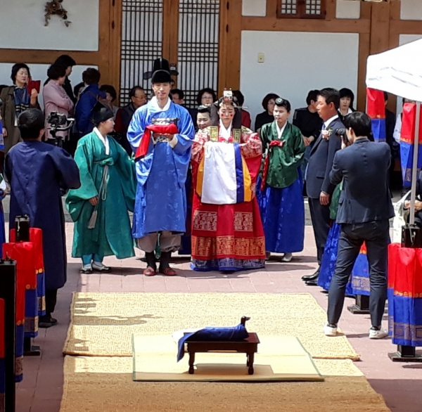 전통혼례식 장면