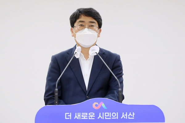 맹정호 서산시장이 1일 시청 대회의실에서 열린 6월 직원 월례회의에서 당부사항을 전달하는 모습