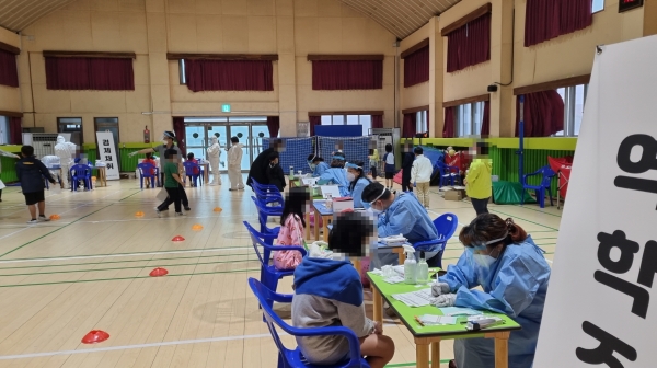 코로나19 백신예방접종 현장 모습