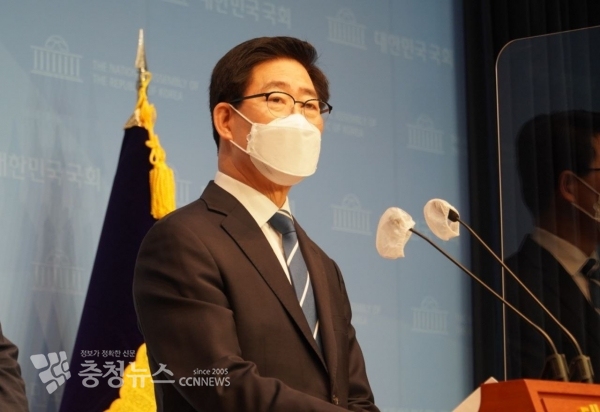 양승조 충남도지사는 28일 국회 소통관에서 ‘20대 대선 1차 공약발표’ 기자회견을 열고 “수도권 3기 신도시 개발 정책을 강력히 반대한다”고 강조했다.