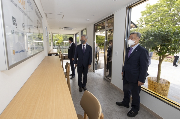 야외쉼터 길가온 내부 모습