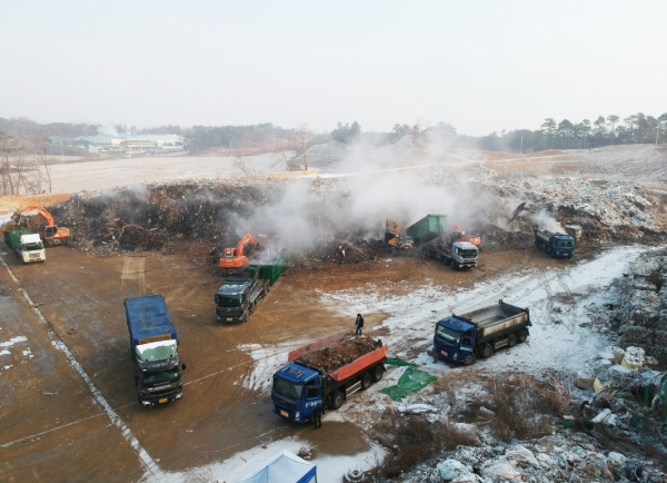 방치폐기물 처리 장면
