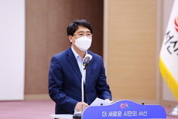 맹정호 서산시장이 7일 시청 대회의실에서 열린 직업소개사업소 종사자 교육에서 인사말씀하는 모습