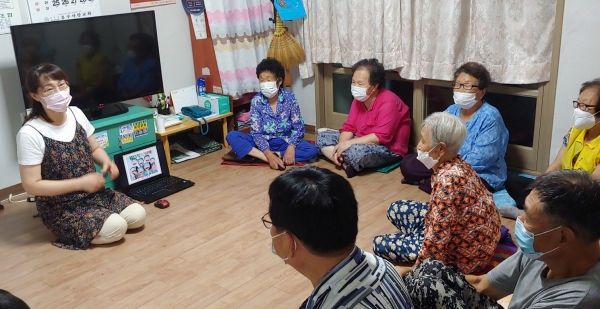 백신 접종 어르신 대상 경로당 개방 (유구2리)