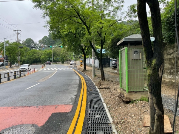 중구 보문산로 일원 도로 측구 150m구간 배수로관 설치 모습