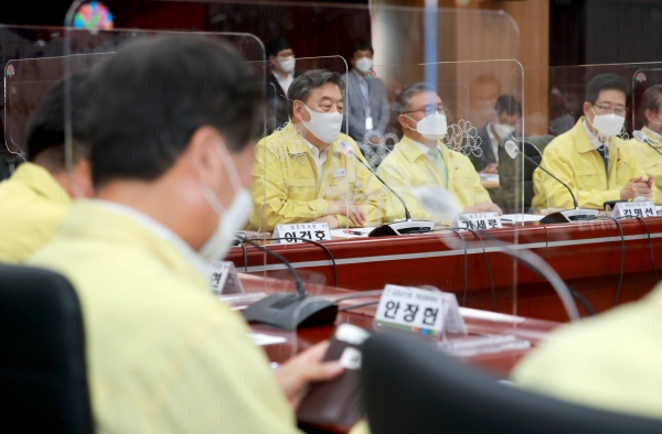 8일 충남도청 대회의실에서‘석탄화력발전의 단계적 폐지 대응을 위한 충청남도 정의로운 전환기금 조성 업무협약식’이 열렸다.