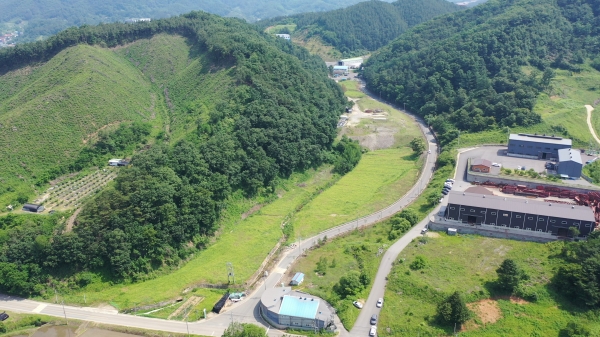 금산군 생활쓰레기 위생매립장 입구 유채꽃단지
