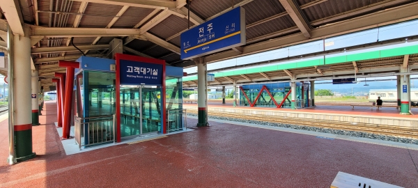 전주역 대합실 모습