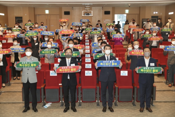 지난 9일 오후 한들문화센터 이벤트홀에서 한남교 체육회장과 박상돈 천안시장, 황천순 시의회 의장을 비롯한 체육회 이사, 종목단체회장 등이 참석한 가운데 특수법인 설립 출범식을 열었다.