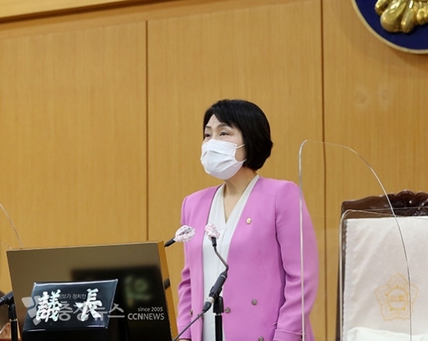 이연희 서산시의장이 10일 제263회 제1차 정례회에서 개회사를 하고 있다.