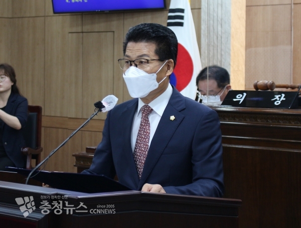 김덕배 홍성군의원이 11일 제278회 1차 정례회에서 5분 발언을 통해 "산업단지 유치 업종을 확대해야 지역경제가 산다"고 말했다.