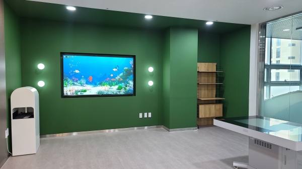 서울시 강남구 소재 ‘강남시니어플라자’에 설치된 뉴딘콘텐츠 키즈마루의 인터랙티브 미디어 콘텐츠 ‘스케치월드’