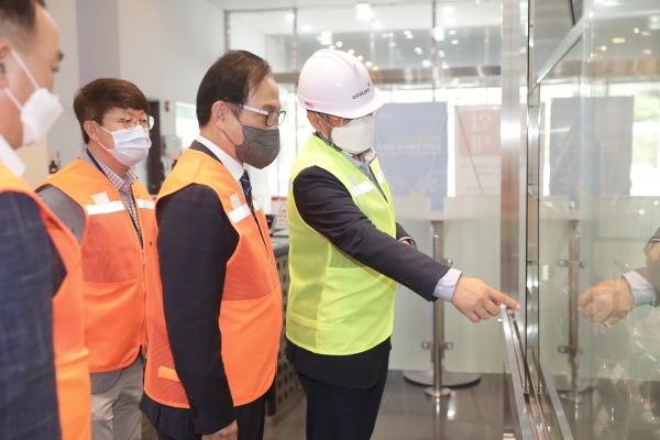 박상돈 시장 유미코아 방문 모습