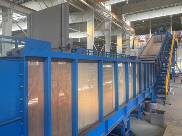 산사태발생시 토석류 피해 예측 실험을 위해 제작된 급경사수로