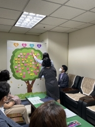 칭찬열매 스티커 부착