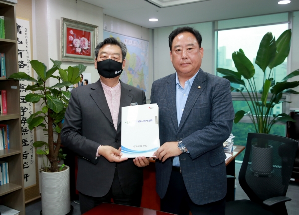 어기구 농림축산식품해양수산위원 방문 모습