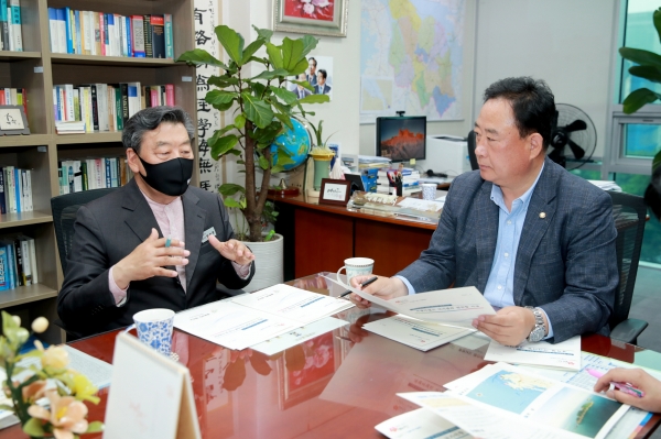 기획재정부 방문 모습.