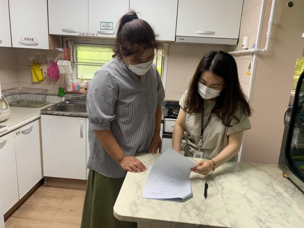 대전 중구 관내 어린이집 급식위생 현장점검 모습