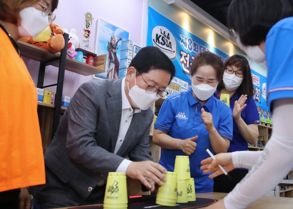 지난 19일 ‘제8회 서구청장배 온라인 전국 스포츠스태킹 대회’에 참석한 장종태 대전 서구청장