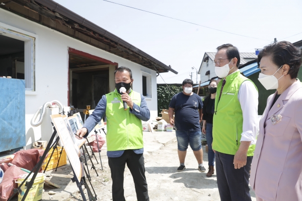 박상돈 천안시장, 저장강박증 가구 '주거환경 개선사업 현장 방문'
