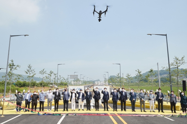 21일 배방읍 장재리와 탕정면 동산리 구간을 잇는 새아산로(도시계획도로 대로 2-1호선) 개통식 모습