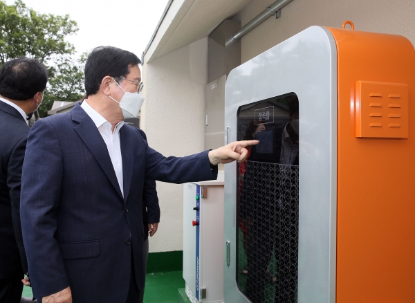 목련어린이집을 방문한 장종태 서구청장 모습