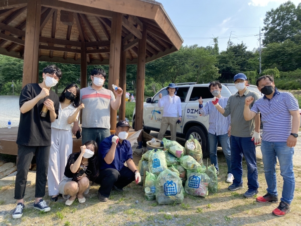 공사 임직원들이  대청호오백리길  대전  6개 구간  환경 지킴이로 활동을 펼치고 있다.