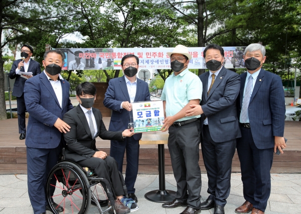 미얀마 국민통합정부 지원을 위한 캠페인 실시 모습