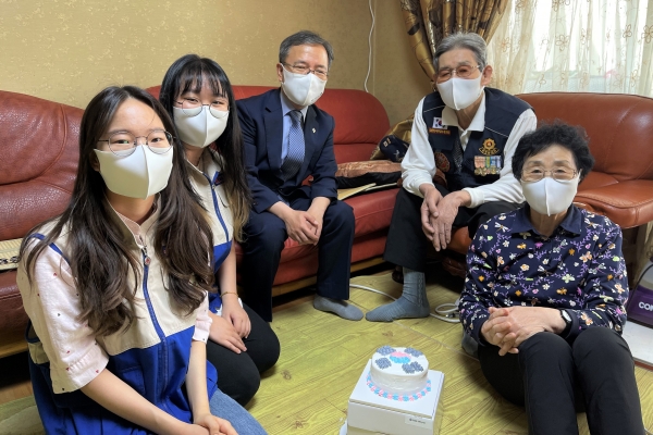 대전보훈청, RCY 대전세종협의회와 6.25전쟁 71주년 감사케이크 전달