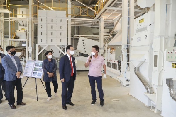 황금들녘 영농조합법인을 방문한 박상돈 시장