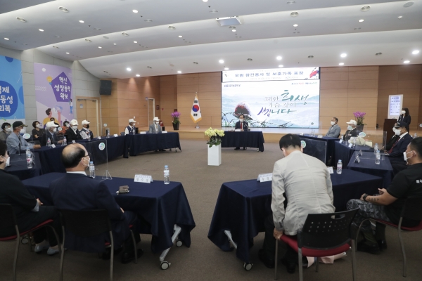 6.25전쟁 제71주년 모범 참전용사와 보훈가족 표창패 수여식 모습