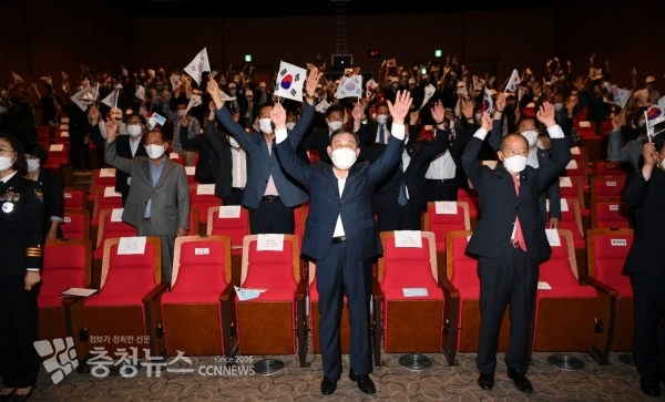 제71주년 6·25 기념식 만세삼창 모습